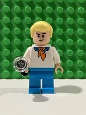LEGO Scooby-Doo Fred Jones Minifigure w/ Flashlight, Set #75902