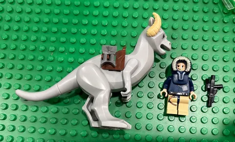 LEGO Star Wars Han Solo with Tauntaun Minifigures (From Set 7749 Echo Base)