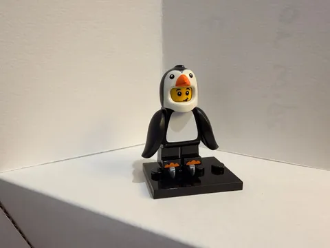 LEGO Penguin Boy Minfigure - 71013 Series 16 - Complete - Condition is Good