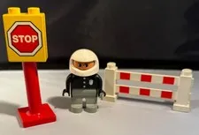 Vintage Lego Duplo Action Pollice Set Parts