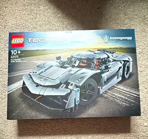 LEGO Technic 42173 Koenigsegg Jesko Absolut 801-Piece Set Ages 10+