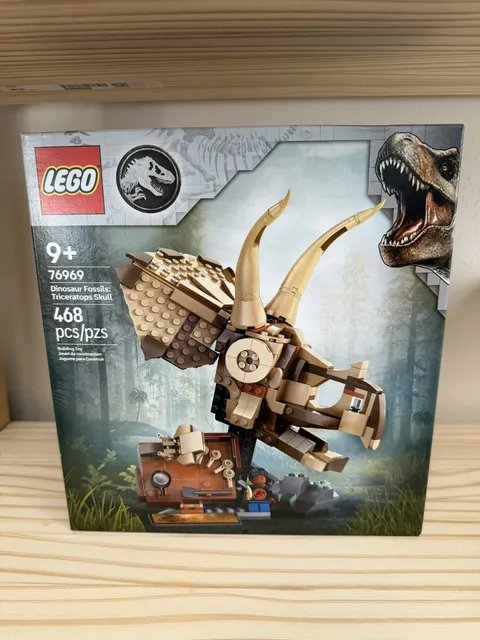 LEGO 76969 Jurassic World Dinosaur Fossils: Triceratops Skull New w/box damage