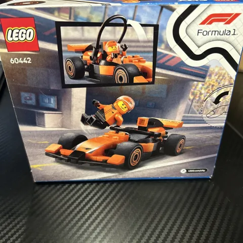 LEGO CITY: F1 Driver with Mclaren Race Car (60442)