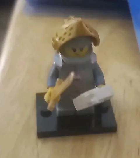 Lego Minifigures Series 23 KnIght Of The Yellow Castle