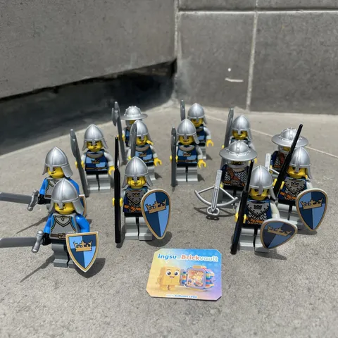 Lego Kingdoms Lion Knight Minifigures Lot of 13- Castle Army Fantasy Era