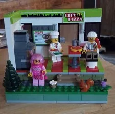LEGO Pizza Shop diorama