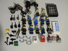 Lego  Lot of 12 Police Officers Cops and Robbers and Accessories  100% Lego