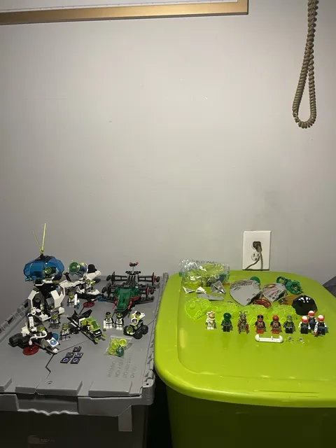 Vintage LEGO Space Huge Lot Minifigs - Space Police II Exploriens UFO Blacktron