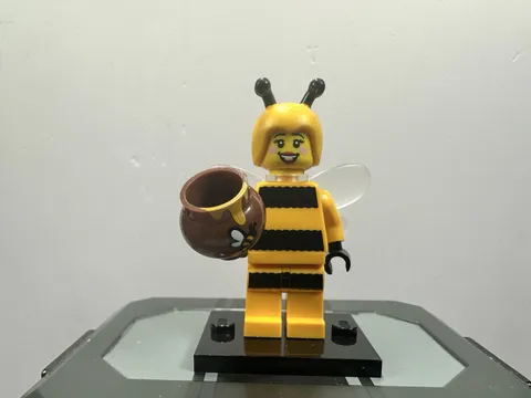 Lego MINIFIGURE- Collectible Series 10 Bumblebee Girl  Col10-7. Lot158 With Pot