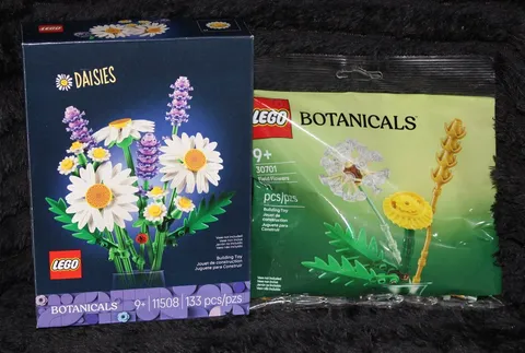 Lego Flowers - # 11508 Daisies & # 30701 Botanicals - Brand New
