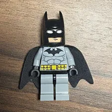 LEGO BAT001 Batman Minifigure Gray Suit w/ Black Cape & Cowl DC Superheroes