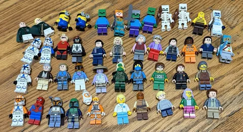LEGO Harry Potter, STAR WARS, Minecraft, And More Minifigure Lot! (44)
