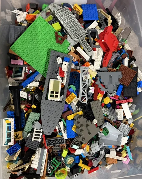 Lot of LEGO Bricks and Pieces 10 lb Bulk Vintage & Modern with Minifigs