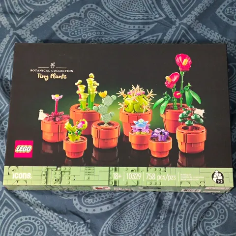 LEGO Botanical Collection Tiny Plants 10329 Complete Set, 758 Pieces