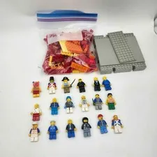 LEGO Pirates And Others vintage Mini Figure Lot Of 18 Includes legos above!