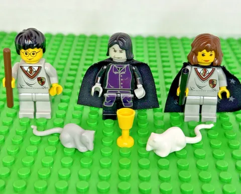 LEGO 4709 Harry Potter Hogwarts Castle -Minifigures hp005 hp002 hp012 Snape
