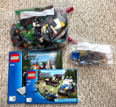 LEGO 4438 City Police Robber's Hideout - 100% complete & manual