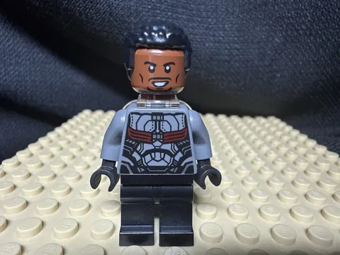 Lego  FALCON Marvel Avengers Minifigure 76104  Double Face Pictures 