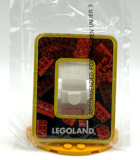 LEGO Vintage Red LEGOLAND California Exclusive Magnet, 2000 inv.656