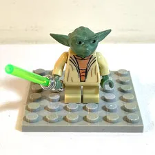 LEGO YODA Minifigure - Star Wars: The Clone Wars - Green Lightsaber