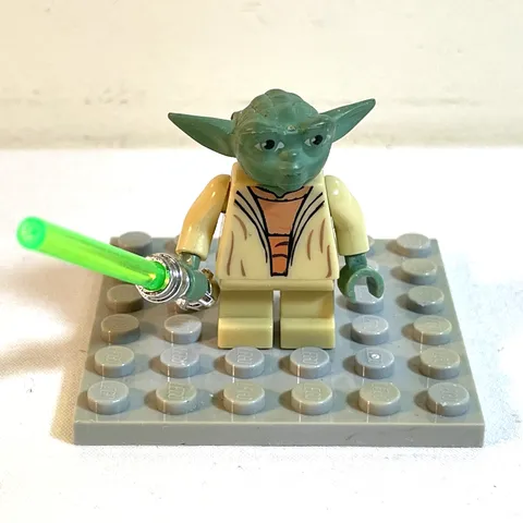 LEGO YODA Minifigure - Star Wars: The Clone Wars - Green Lightsaber