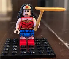 LEGO Wonder Woman Minifigure w/ Lasso Accessory
