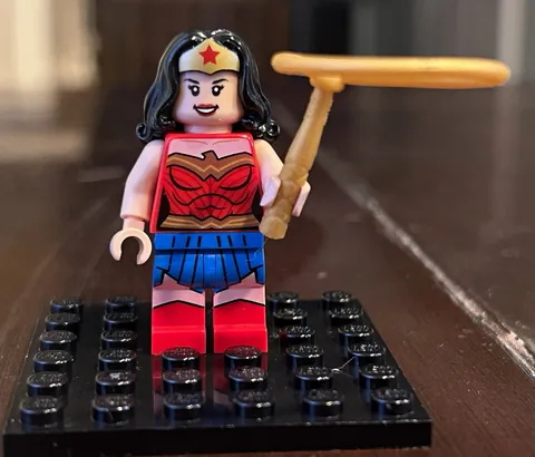 LEGO Wonder Woman Minifigure w/ Lasso Accessory