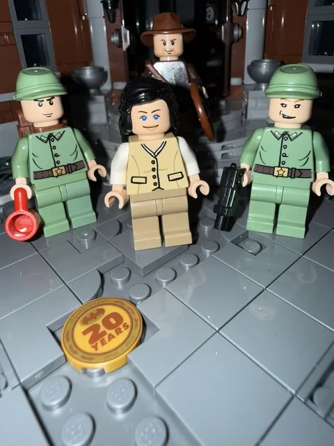 LEGO Indiana Jones 7625 Minifigure Lot - Indy, Marion Ravenwood, Russian Guards