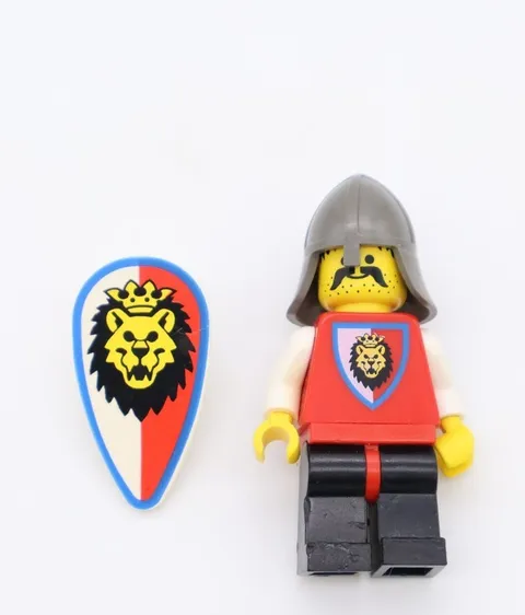 LEGO Royal Knights Castle Minifigure with Lion Shield - 