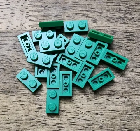 LEGO Green Plate 1 X 2 QTY 20. Part No. 3023.