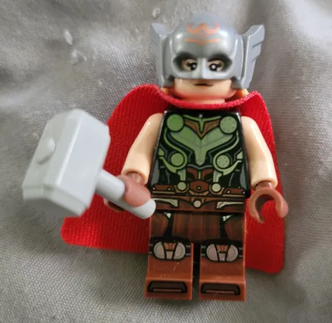 LEGO MARVEL New Mighty Thor Minifigure with Mjölnir hammer from set 76208