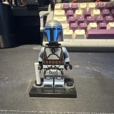 LEGO Star Wars Mandalorian Minifigure w/ Antenna Helmet, Blaster
