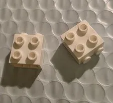 NEW LEGO 2X WHITE BRICK 1X2X1 2/3 W/4 KNOBS #22885.