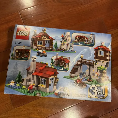 New Sealed LEGO CREATOR: Mountain Hut 31025 3 In 1 With Minifig Free US Shipping