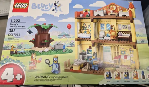 NEW IN BOX - LEGO Bluey's Family House 11203 382 Pieces Building Set Sealed