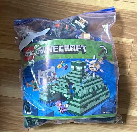 LEGO Minecraft ocean monument w/instructions 95% complete