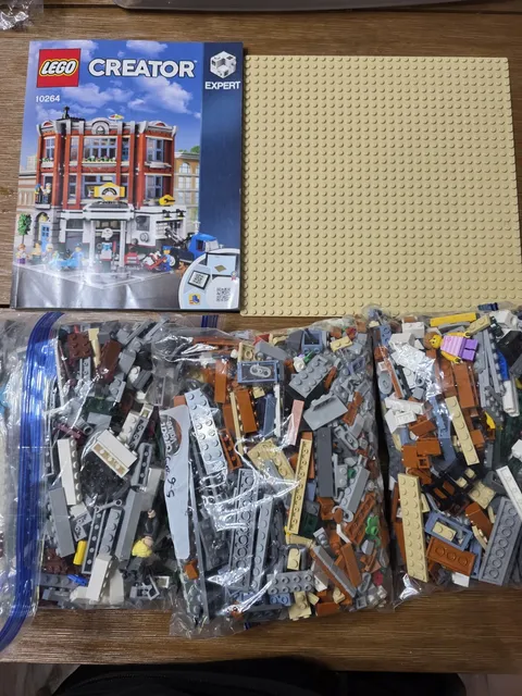 LEGO CREATOR: Corner Garage (10264)