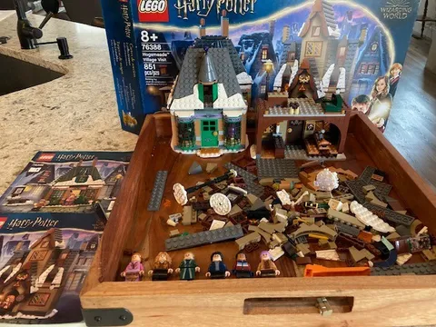 The LEGO Harry Potter Hogsmeade Village Visit (76388)