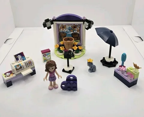 LEGO 41305 Friends Emma's Photo Studio Set bw/ Minifigure Cat - INCOMPLETE