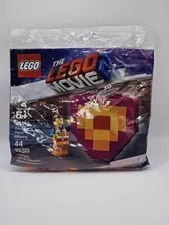 The Lego Movie 2 30340 Emmet's Piece Offering Heart 44 Pieces Sealed Polybag -MB