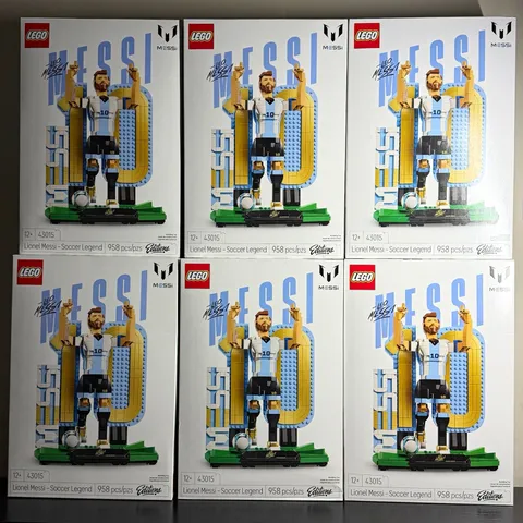 LEGO Icons Lionel Messi Soccer Legend Set 43015, 958 Pieces, Limited Edition (6)