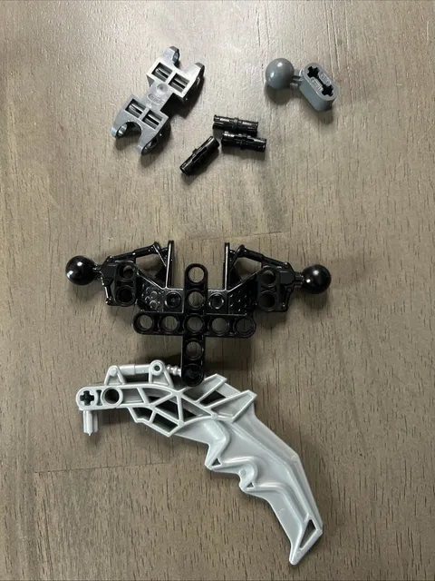 LEGO 8918 Bionicle Barraki Carapar 14% Complete 7 Replacement Pieces