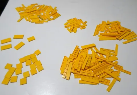 LEGO BULK LOT OF OVER 215 YELLOW SMOOTH TILES 1X3 1X4 1X6 1X8 2X2 2X3 2X4