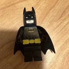 LEGO Batman Minifigure Black Suit w/ Yellow Utility Belt & Fabric Cape