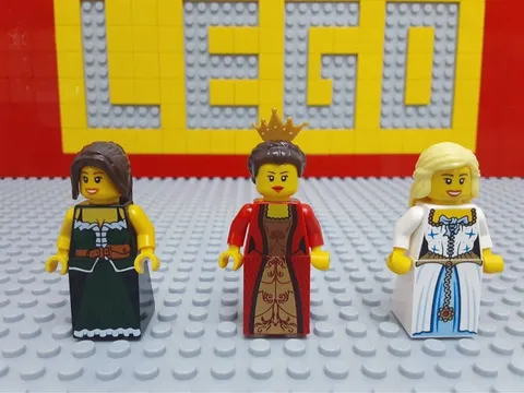 LEGO Castle Mini Figures Princess Queen Resident Clerk Female Dress Set