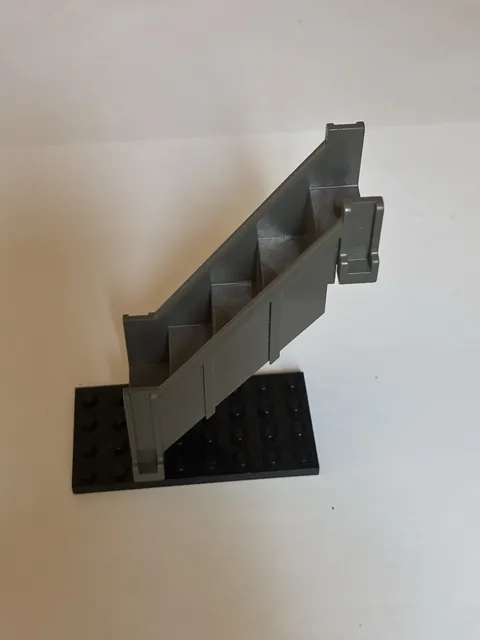 LEGO 4784 Old Dark Gray Stairs 4 x 7 x 9 1/3 Straight Enclosed Pirates Castle