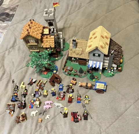 LEGO Medieval Town Square 10332 Icons 100% Complete No Box Retired