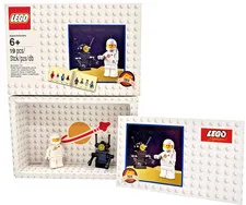 LEGO System Classic Spaceman Minifigure + Space Droid 5002812 w/ Box Manual 2014