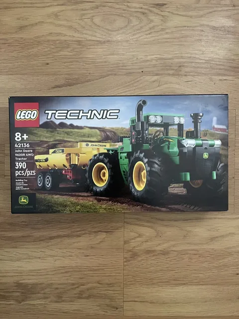 LEGO TECHNIC: John Deere 9620R 4WD Tractor (42136)