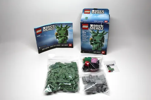Used 100% Complete Set - LEGO BRICKHEADZ: Lady Liberty (40367) w/ Manual & Box